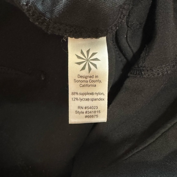 Athleta black athletic leggings ankle length, back & side pockets ~Medium - Picture 4 of 4